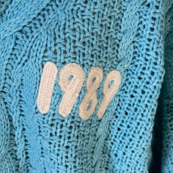 ❌SOLD❌ NWOT!  TAYLOR SWIFT SOLD OUT Limited Edition 1989 Cardigan - Size XS/SM - Picture 3 of 9